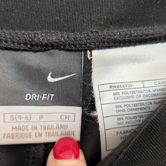 FREE w/ Bundle Purchase of 2 or more items! EUC Nike Leggings - Picture 4 of 7